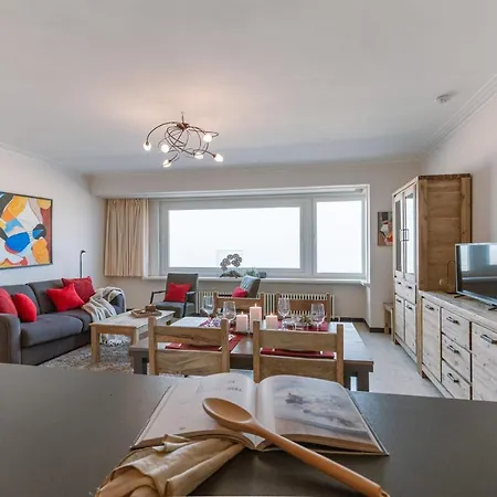 Charming With Frontal Seaview Apartment